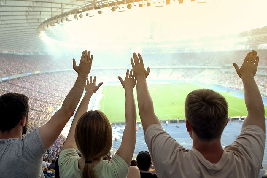 サッカーを楽しむ人たち