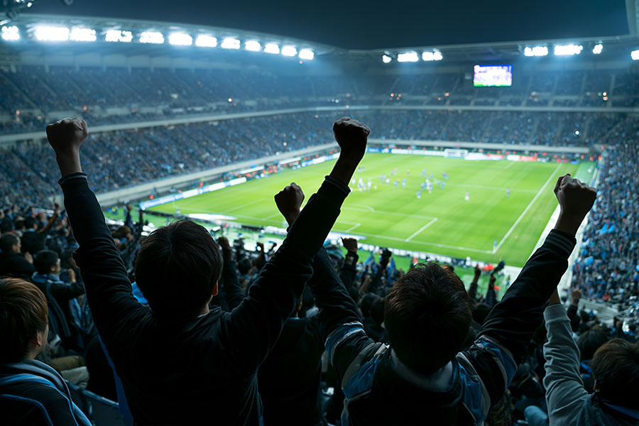 サッカーを楽しむ人たち